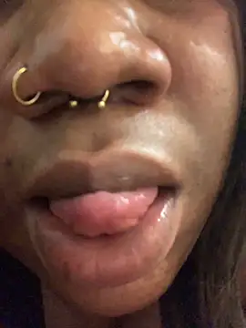 bonbonaumiel online show from December 25, 2024, 8:28 pm