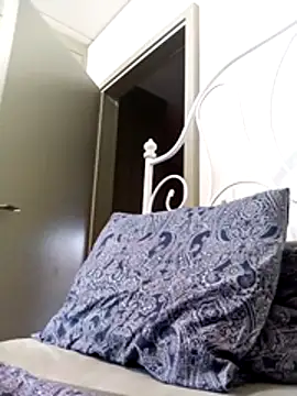 bonbonaumiel online show from January 17, 2025, 8:13 am