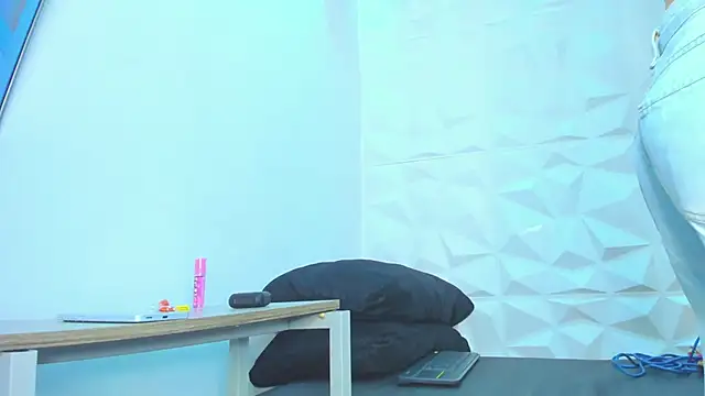 Snapshot of MarieMyller chatting on October 9, 2025, 12:36 pm MarieMyller online show from October 9, 2025, 12:36 pm