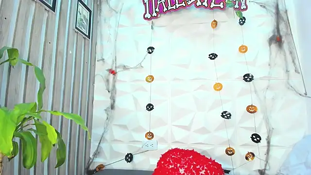 Snapshot of MarieMyller chatting on October 24, 2025, 8:27 pm MarieMyller online show from October 24, 2025, 8:27 pm