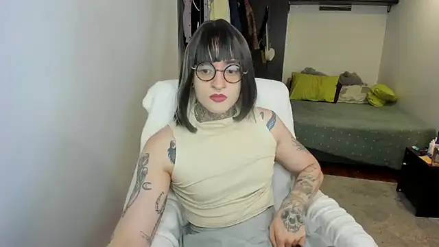 ShiiraVelkor online show from November 6, 2025, 8:43 pm