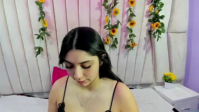 Snapshot of Lucy_Anall_ chatting on October 3, 2025, 7:33 pm Lucy Anall  online show from October 3, 2025, 7:33 pm