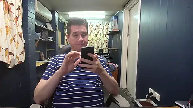 tilobinder online show from November 1, 2025, 4:09 pm