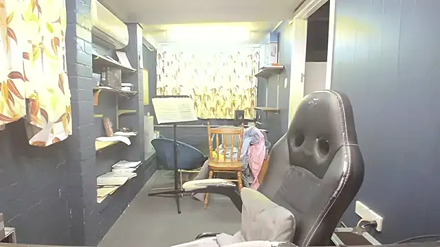 tilobinder online show from December 5, 2025, 2:47 pm