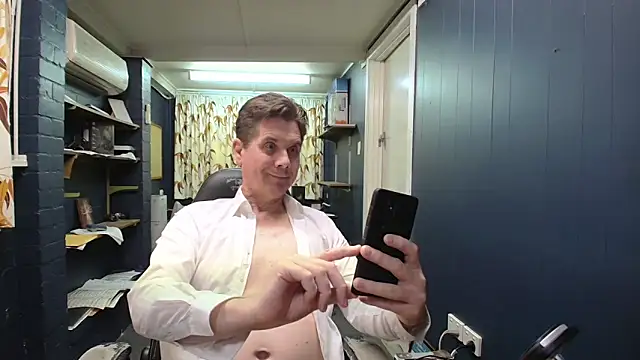 tilobinder online show from March 14, 2026, 3:17 pm