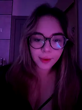 Snapshot of CutiePie3 chatting on October 3, 2025, 8:39 pm CutiePie3 online show from October 3, 2025, 8:39 pm