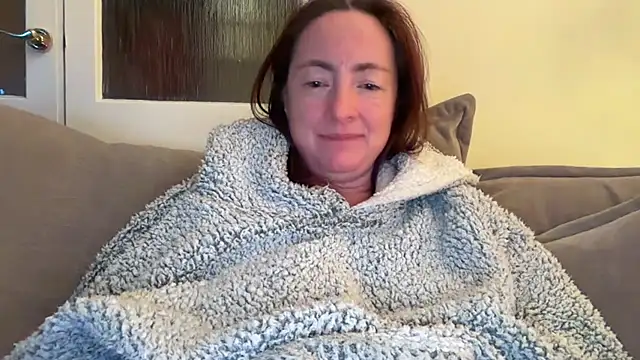 LouiseTswing online show from December 9, 2024, 11:03 pm