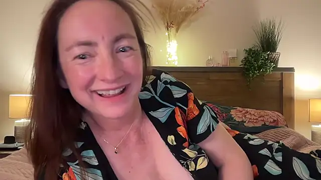 LouiseTswing online show from February 6, 2025, 8:13 pm