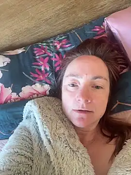 LouiseTswing online show from March 26, 2026, 7:47 am