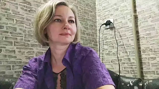 EdithManning online show from December 16, 2024, 7:26 am
