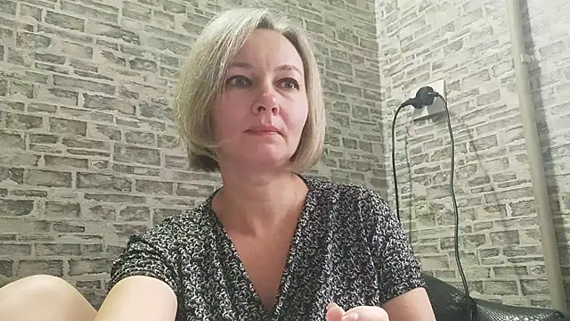 EdithManning online show from December 17, 2024, 6:24 am