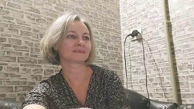 EdithManning online show from December 17, 2024, 2:55 pm