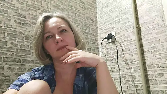 EdithManning online show from December 20, 2024, 2:16 pm