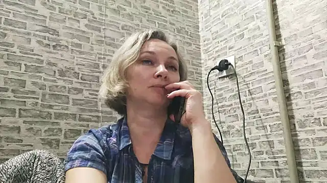 EdithManning online show from January 10, 2025, 6:06 pm