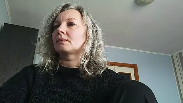 EdithManning online show from May 4, 2026, 5:14 am