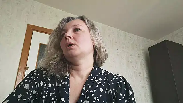EdithManning online show from May 8, 2026, 6:19 am