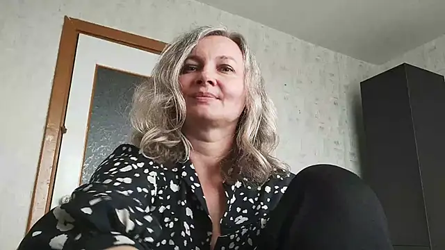 EdithManning online show from May 9, 2026, 1:49 pm