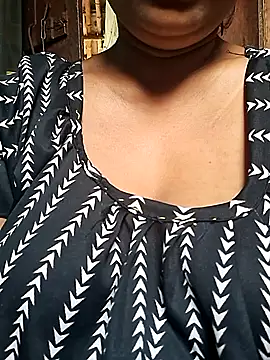 Snapshot of Hot-Anuska chatting on February 17, 2025, 4:20 am Hot-Anuska online show from February 17, 2025, 4:20 am