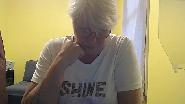 canadiancougar1965 online show from November 20, 2025, 2:06 pm