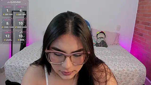 Snapshot of charlotte_blass chatting on December 9, 2024, 1:24 pm charlotte blass online show from December 9, 2024, 1:24 pm