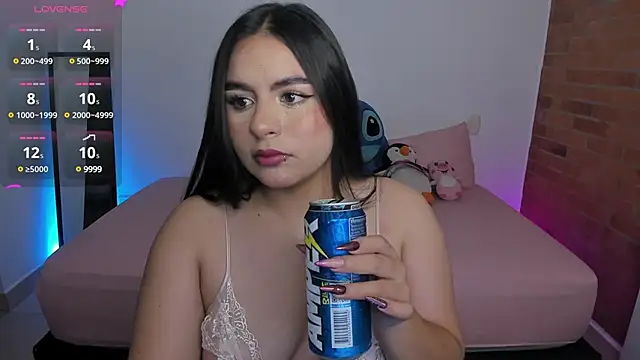Snapshot of charlotte_blass chatting on December 30, 2024, 2:09 am charlotte blass online show from December 30, 2024, 2:09 am
