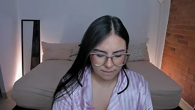 Snapshot of charlotte_blass chatting on January 24, 2025, 2:07 am charlotte blass online show from January 24, 2025, 2:07 am