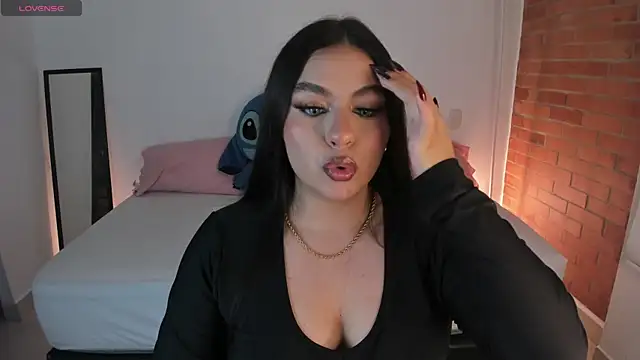Snapshot of charlotte_blass chatting on February 16, 2025, 2:31 am charlotte blass online show from February 16, 2025, 2:31 am