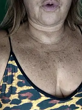 Snapshot of Kasandra_Ho chatting on September 19, 2025, 2:02 am Kasandra Ho online show from September 19, 2025, 2:02 am