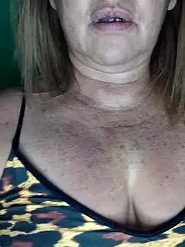 Snapshot of Kasandra_Ho chatting on October 3, 2025, 8:11 am Kasandra Ho online show from October 3, 2025, 8:11 am