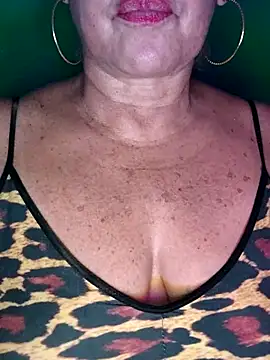 Kasandra Ho online show from November 24, 2025, 5:45 pm