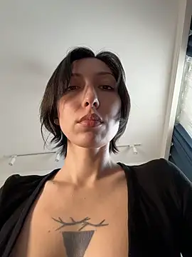 Snapshot of kikidoll chatting on February 16, 2026, 3:35 am kikidoll online show from February 16, 2026, 3:35 am