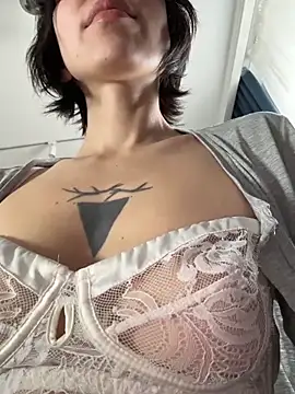 Snapshot of kikidoll chatting on February 21, 2026, 3:29 am kikidoll online show from February 21, 2026, 3:29 am