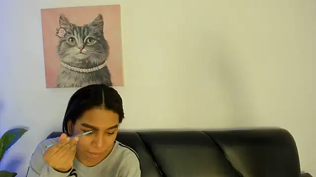 Fernanda brown18 online show from October 18, 2025, 7:47 pm