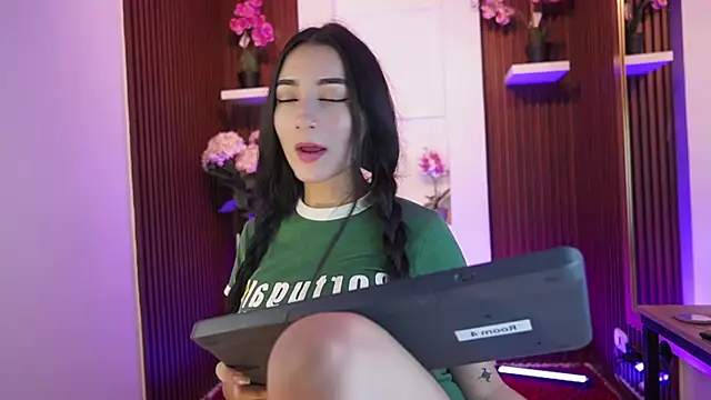 Snapshot of CattleyaScaly chatting on October 29, 2025, 7:37 pm CattleyaScaly online show from October 29, 2025, 7:37 pm