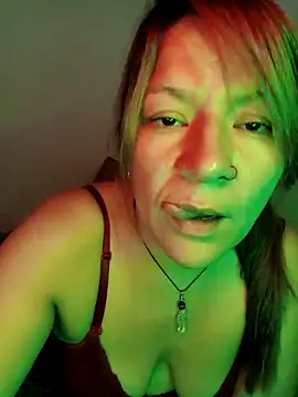 Snapshot of Skylar-Vox- chatting on February 19, 2025, 1:40 am Skylar-Vox- online show from February 19, 2025, 1:40 am