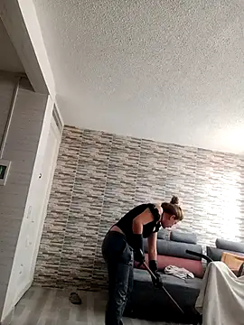 Skylar-Vox- online show from September 18, 2025, 3:25 pm