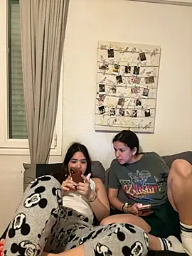 daniniescobarr online show from April 4, 2026, 11:08 am