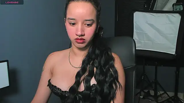 emilyrouxe online show from December 9, 2024, 12:45 am