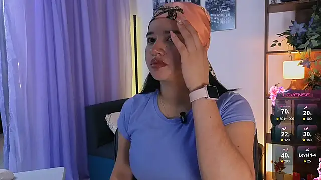 Snapshot of emilyrouxe chatting on September 18, 2025, 2:41 pm emilyrouxe online show from September 18, 2025, 2:41 pm