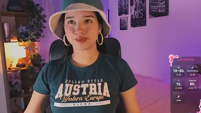 Snapshot of emilyrouxe chatting on September 27, 2025, 2:11 pm emilyrouxe online show from September 27, 2025, 2:11 pm