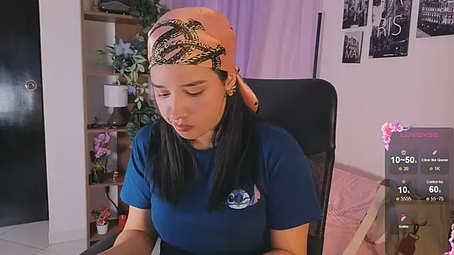 Snapshot of emilyrouxe chatting on September 29, 2025, 3:39 pm emilyrouxe online show from September 29, 2025, 3:39 pm