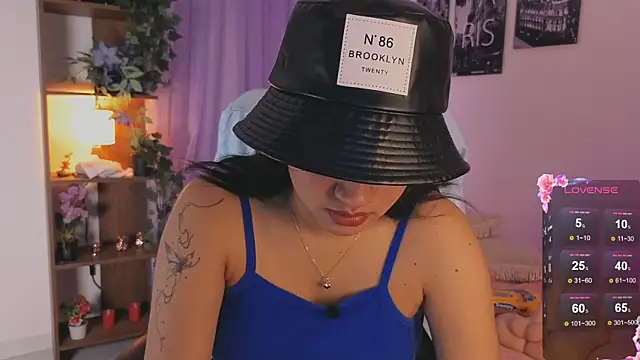 Snapshot of emilyrouxe chatting on October 9, 2025, 2:48 pm emilyrouxe online show from October 9, 2025, 2:48 pm