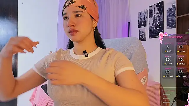 Snapshot of emilyrouxe chatting on October 12, 2025, 3:22 pm emilyrouxe online show from October 12, 2025, 3:22 pm