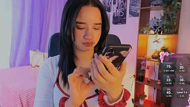 Snapshot of emilyrouxe chatting on October 17, 2025, 4:20 pm emilyrouxe online show from October 17, 2025, 4:20 pm