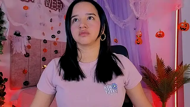 Snapshot of emilyrouxe chatting on October 24, 2025, 1:29 pm emilyrouxe online show from October 24, 2025, 1:29 pm