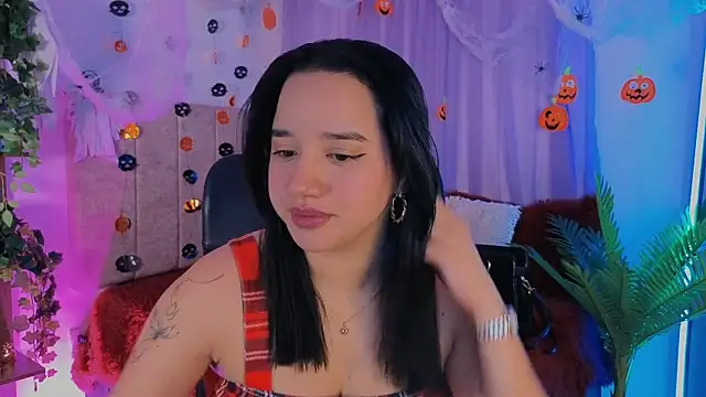 Snapshot of emilyrouxe chatting on October 25, 2025, 4:02 pm emilyrouxe online show from October 25, 2025, 4:02 pm