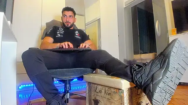 welcometo hell online show from October 6, 2025, 8:17 pm