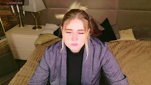 Snapshot of KarenLong chatting on December 4, 2024, 9:07 am KarenLong online show from December 4, 2024, 9:07 am