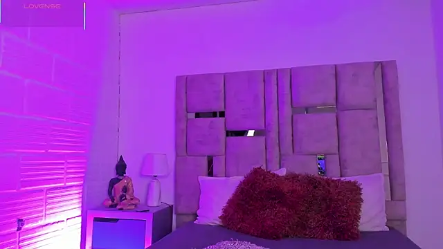 EmmaBecket2 online show from November 29, 2025, 4:37 am