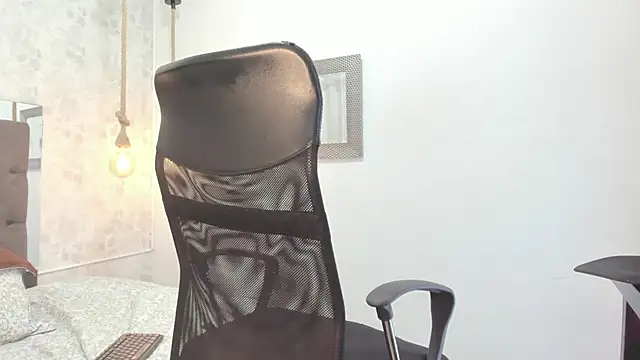 maddy cooper  online show from December 4, 2024, 1:14 am